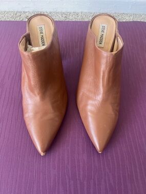 Steve Madden Tan Leather Pointed-Toe Mule Clogs